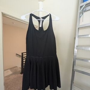 Black Sleeveless Pleated Dress